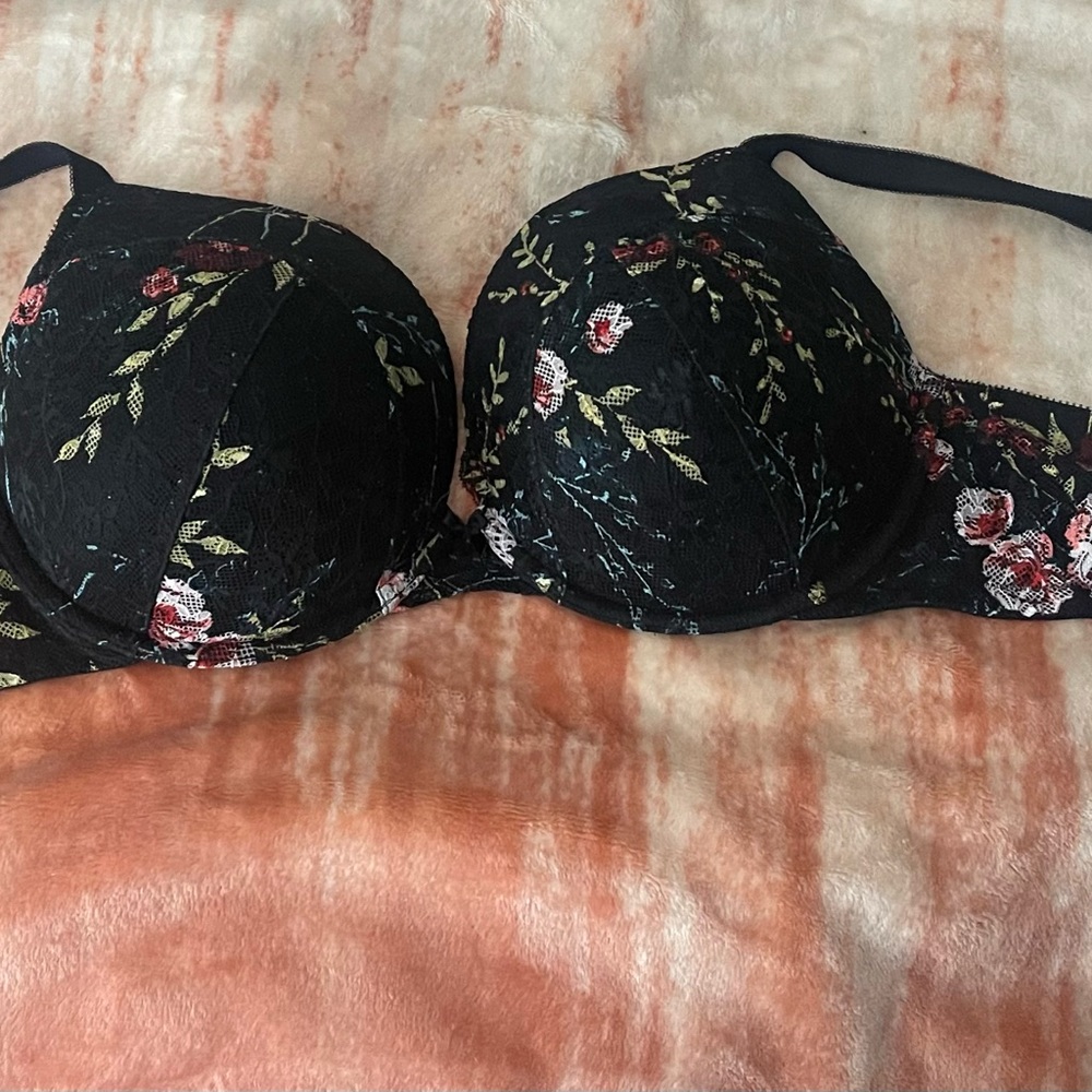 New without tags black with floral print 46C torrid curves